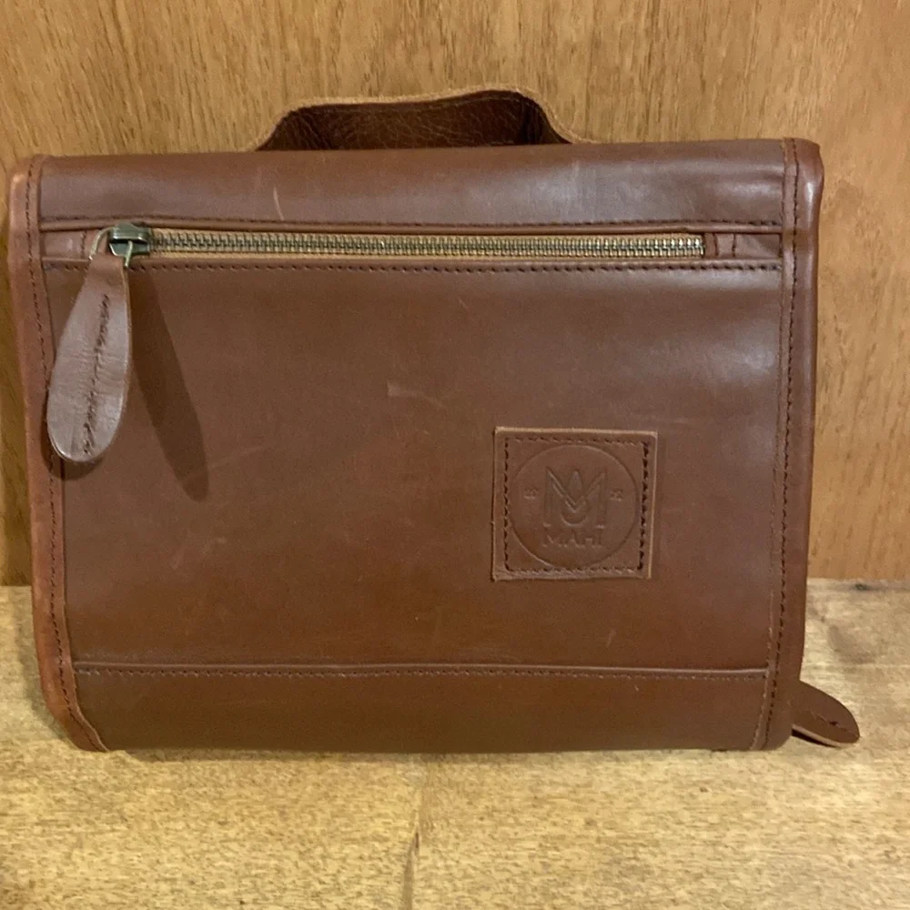 MAHI Leather Harvard Hanging Wash Bag